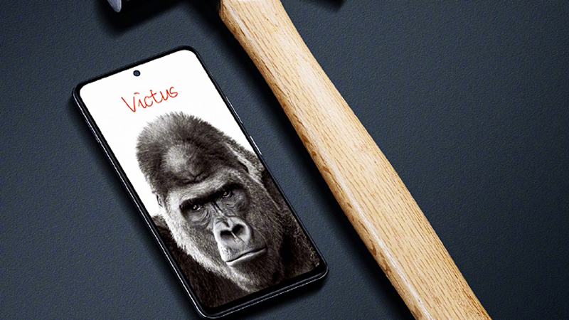Gorilla Victus là dòng kính cường lực thế hệ thứ 7 và có khả năng chịu va đập tốt 