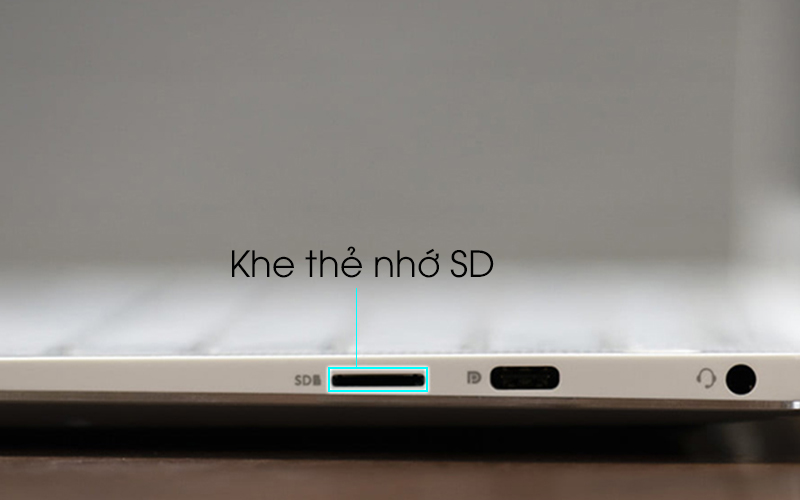 Khe cắm thẻ nhớ SD trên laptop