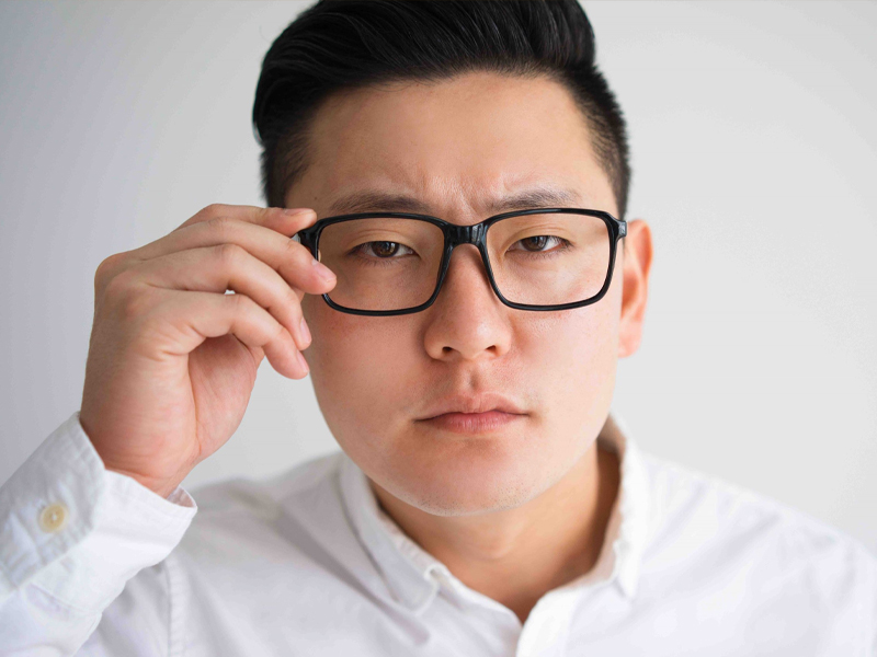 Chỉnh sửa tư thế đeo kính phù hợp