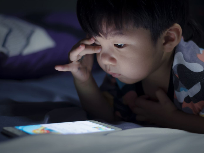 Nên hạn chế sử dụng các thiết bị điện tử