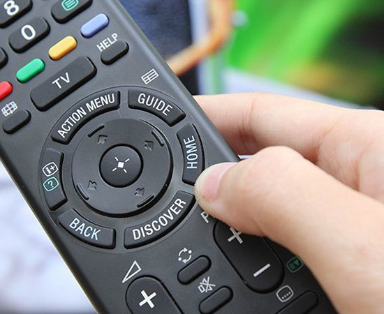 Nhấn nút HOME trên remote