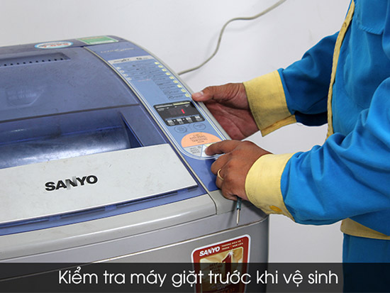 Kiểm tra máy giặt trước khi vệ sinh