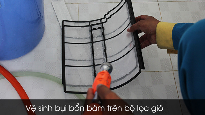 Xịt rửa màng lọc dễ dàng với vòi xịt