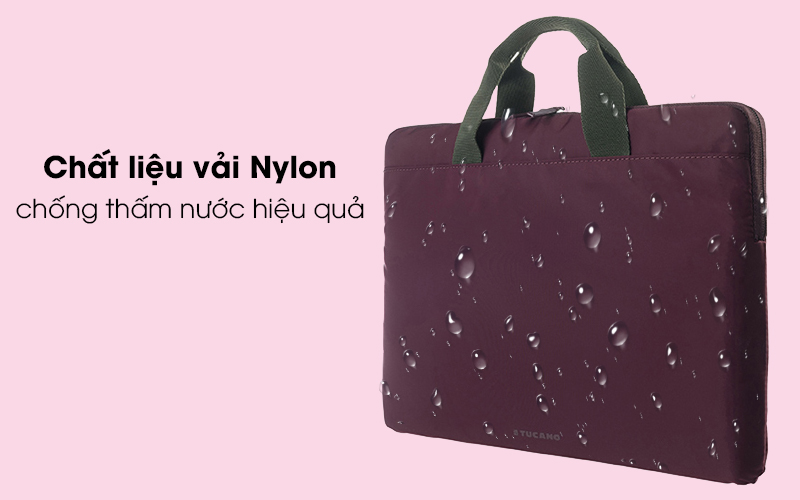 Tucano BFML1314-BX Burgundy nổi bật cùng vật liệu Nylon siêu nhẹ cùng gam màu đỏ rượu vang