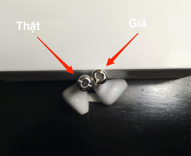 Kiểm tra mặt dưới của tai nghe AirPods