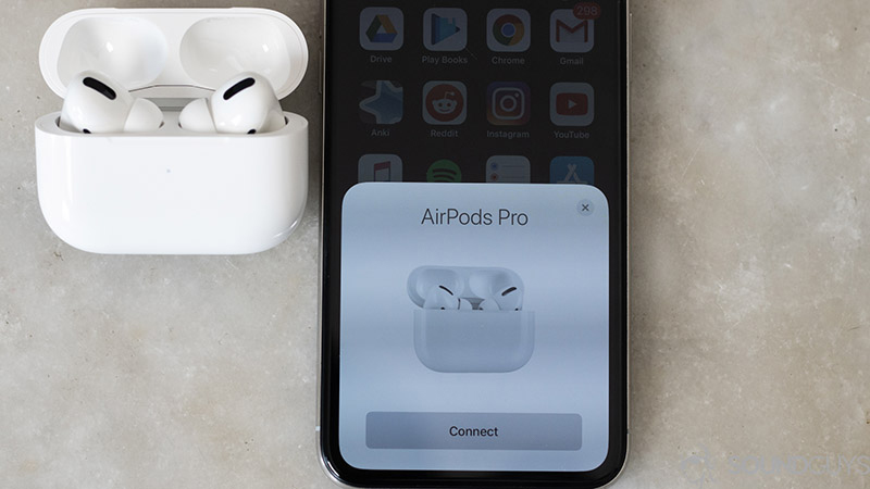 Đặt AirPods cạnh điện thoại để tai nghe tự động kết nối 