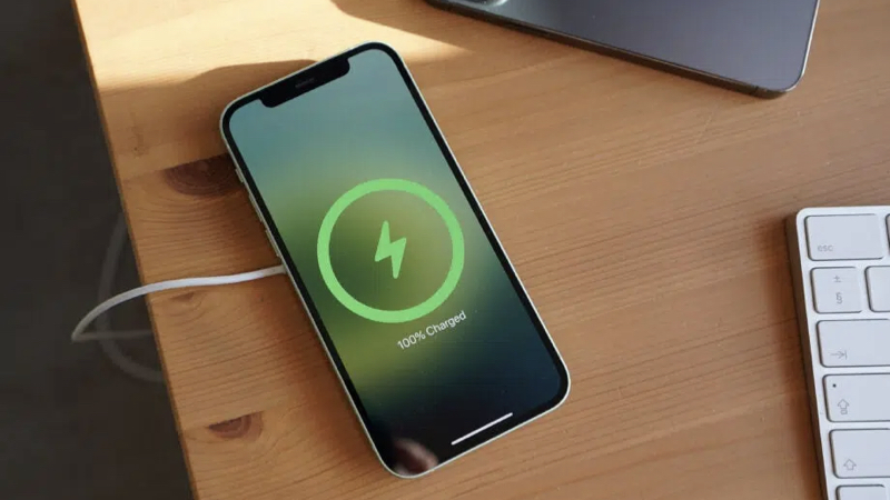 Cách sạc iPhone 12 trong những lần đầu tiên