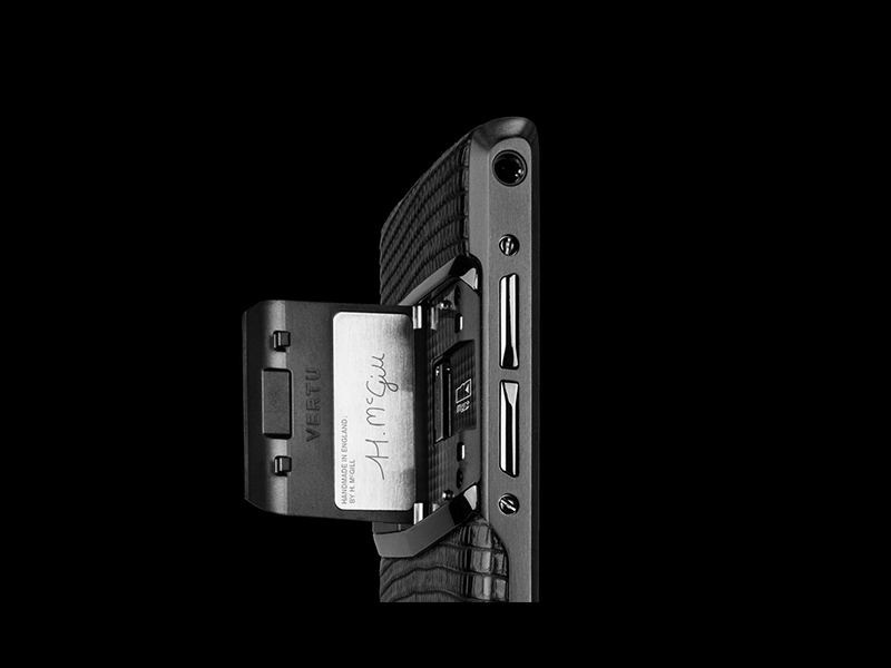 Chữ ký của người chế tác một chiếc Vertu