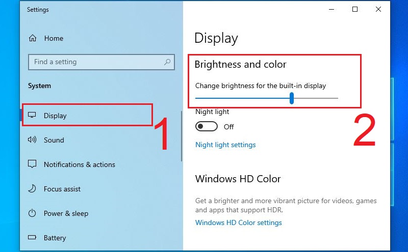 Kéo thanh điều chỉnh Brightness and color ở mục Display