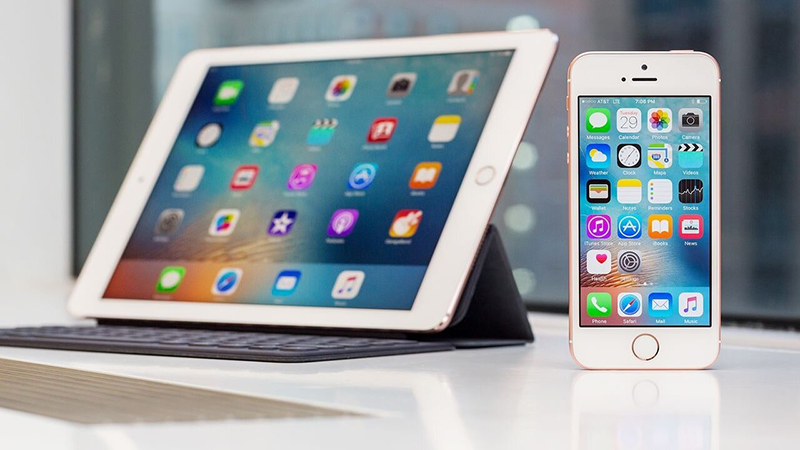 Để có thể sử dụng AirPods, iPhone hoặc iPad của bạn cần đáp ứng yêu cầu về phiên bản hệ điều hành tương ứng