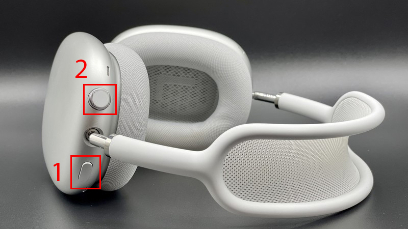 Nhấn và giữ cùng lúc 2 nút Noise Control và Digital Crown trên AirPods Max