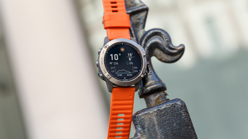 Garmin Fenix 6 Sapphire dây silicone viền Titanium