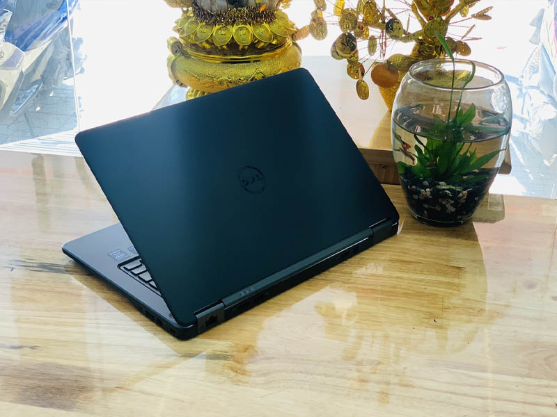 Laptop Latitude E3470 sở hữu bảo mật vân tay 