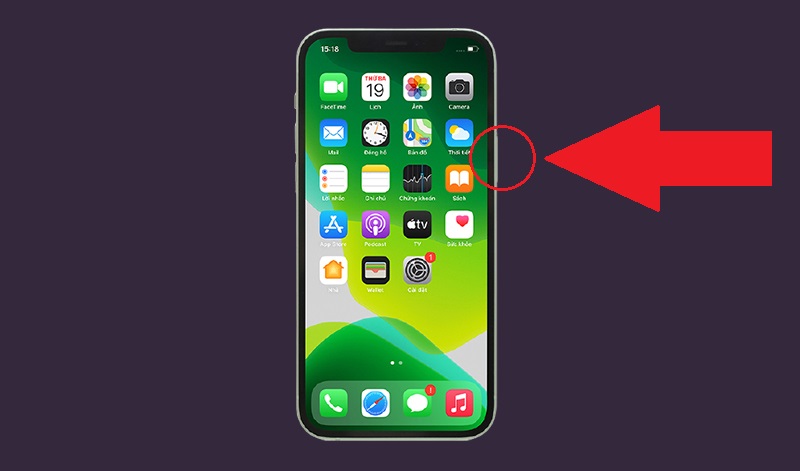 Nhấn giữ nút Nguồn của máy để bật nguồn iPhone 12