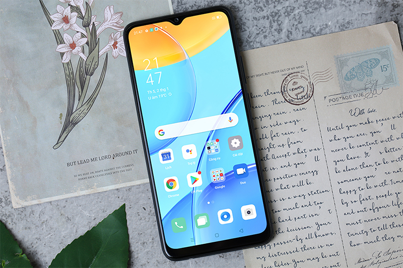 OPPO A15 được trang bị lớn 6.53 inch thoải mái xem phim, đọc báo
