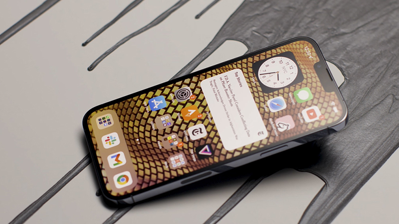 iPhone 13 Pro và iPhone 11 Pro đều sử dụng tấm nền OLED chất lượng cao