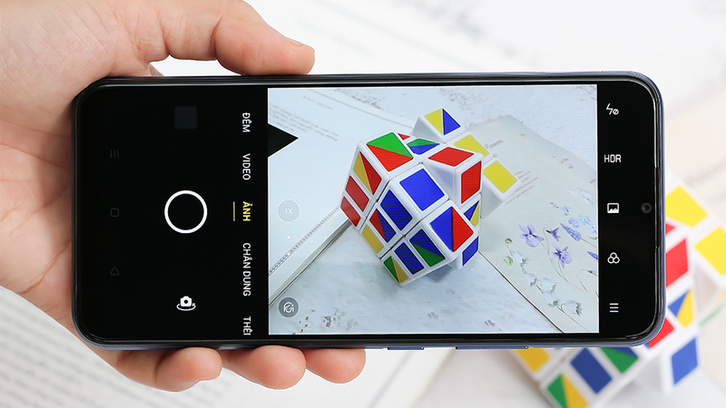 Cả hai sản phẩm đều có camera đươc tích hợp rất nhiều tính năng tiện ích