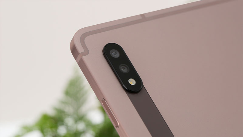Có sự khác biệt khá lớn ở camera của hai sản phẩm