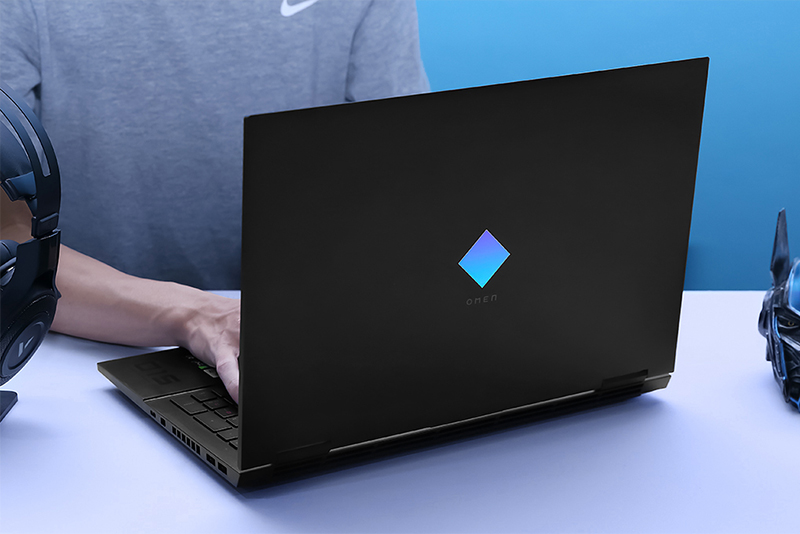 Laptop HP Omen 15 đang được bán với giá 56.990.000