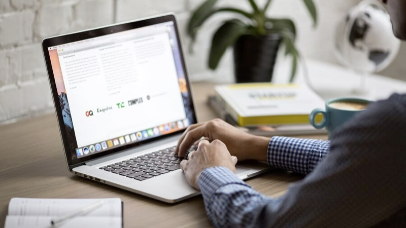Người dùng phải thường xuyên tắt hẳn hoặc khởi động lại MacBook