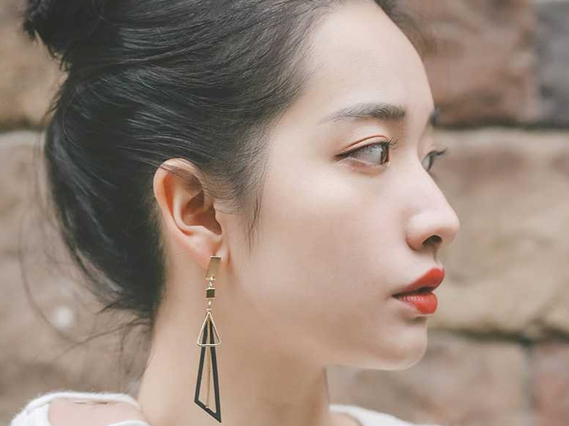 Buộc tóc gọn gàng
