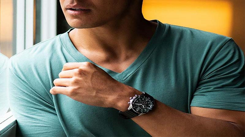 Đồng hồ có thiết kế tinh tế trong từng chi tiết 