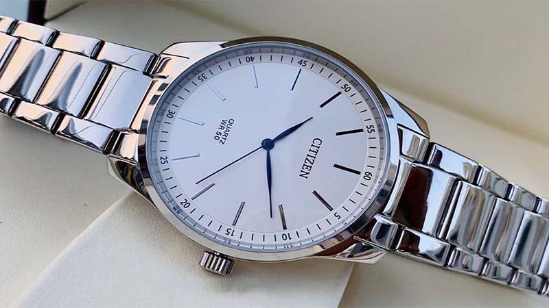 Chiếc đồng hồ phù hợp với tính chất công việc sẽ dễ dàng đồng hành cùng bạn