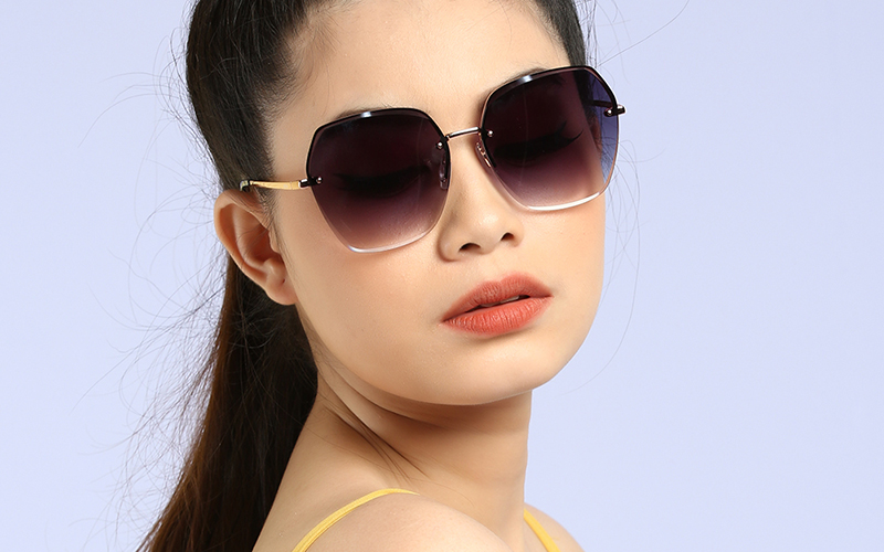 Kính đến từ thương hiệu Dora nổi tiếng của Việt Nam