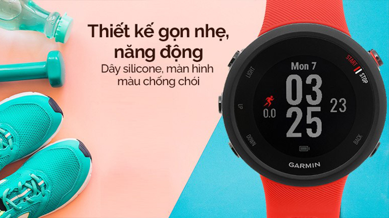 Garmin Forerunner 45 có thiết kế năng động, nam tính với mặt đồng hồ tròn và 5 nút bấm