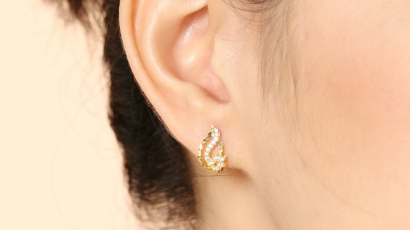 Bông Tai làm từ chất liệu vàng 18K được ưa chuộng bởi nét đẹp sang trọng