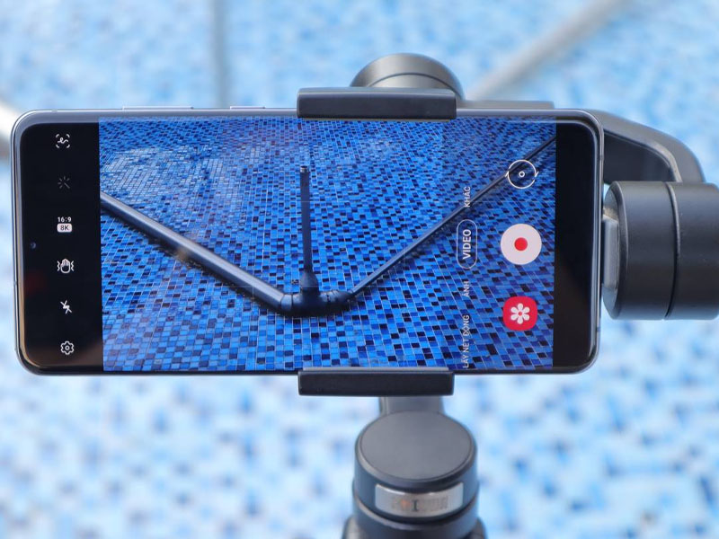 Điện thoại quay video với camera chất lượng cao