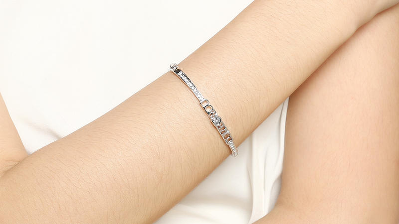 Thiết kế vòng tay AvaJi AVJ.E000281.00 bắt mắt, nổi bật với phong cách sang trọng