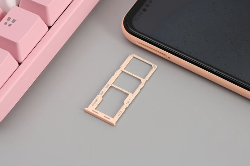 Bộ nhớ trong 128GB của cả hai thiết bị có khả năng lưu trữ dữ liệu lớn