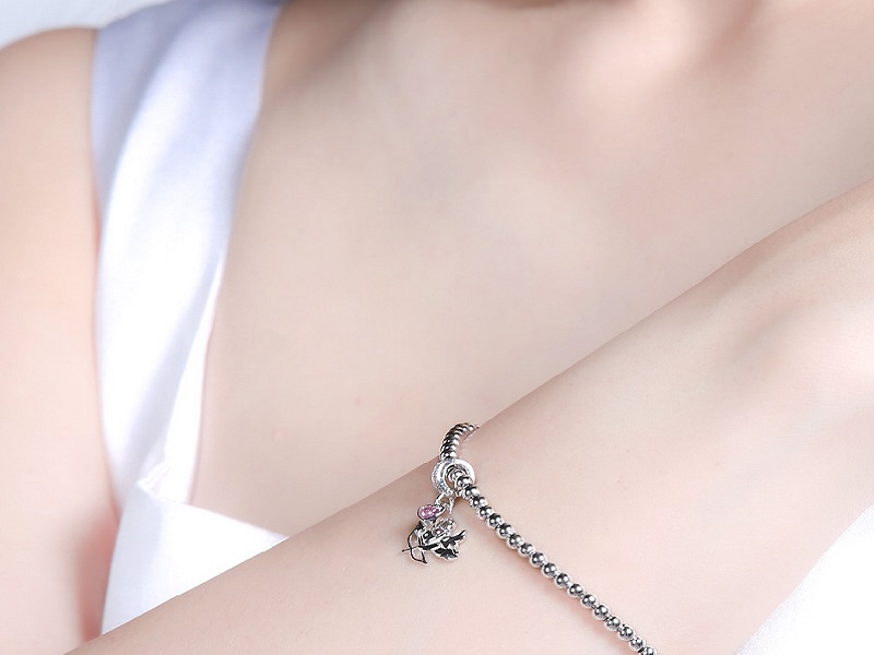 Hạt Charm Bạc Nữ Mạ Rhodium AvaJi AVJ.C000032.00 có thiết kế nhỏ nhắn, đáng yêu