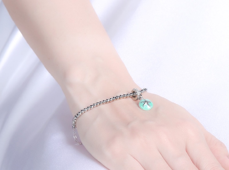 Hạt Charm Bạc Nữ Mạ Rhodium AvaJi AVJ.C000019.00 có thiết kế đơn giản, tinh tế