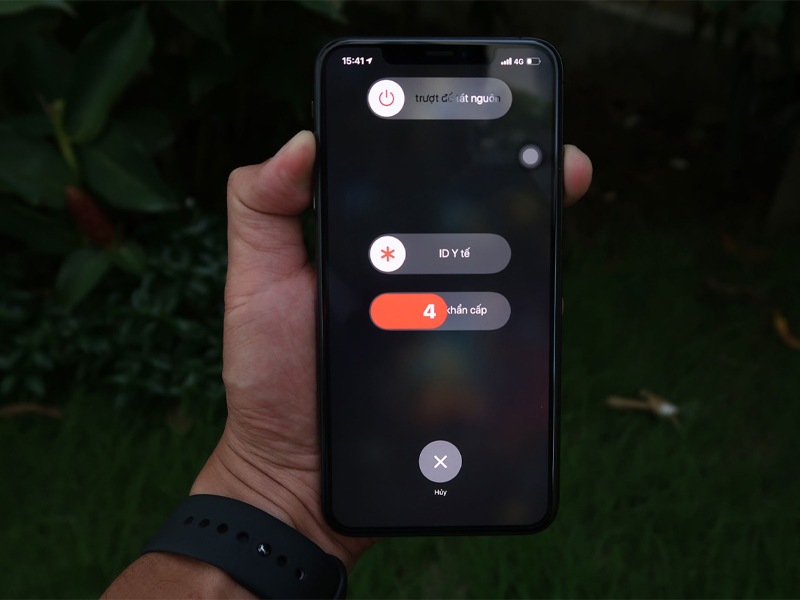 Khởi động lại iPhone