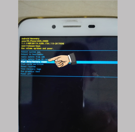 Chọn Wipe data/factory reset dùng nút nguồn để đồng ý