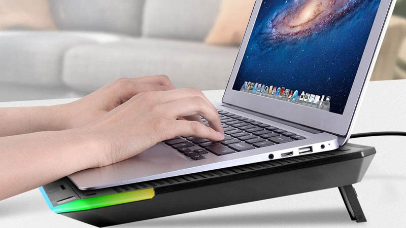 Đế tản nhiệt laptop giúp giải phóng đi luồng khí nóng của máy