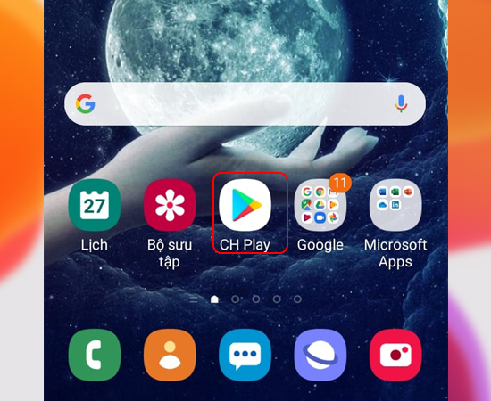 Bước 1: Đầu tiên bạn vào CH Play trên màn hình chính.
