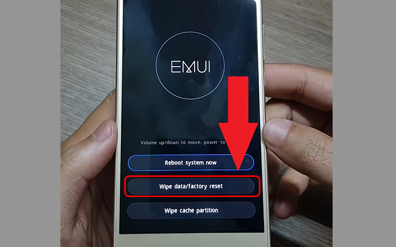 Chọn Wipe data/factory reset