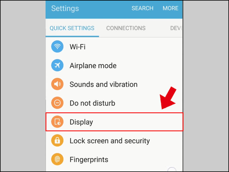  Vào Settings (Cài đặt), chọn vào Display (Hiển thị)