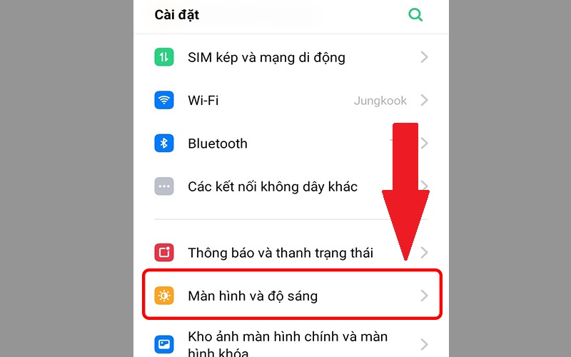 Chọn Màn hình và độ sáng trong phần cài đặt