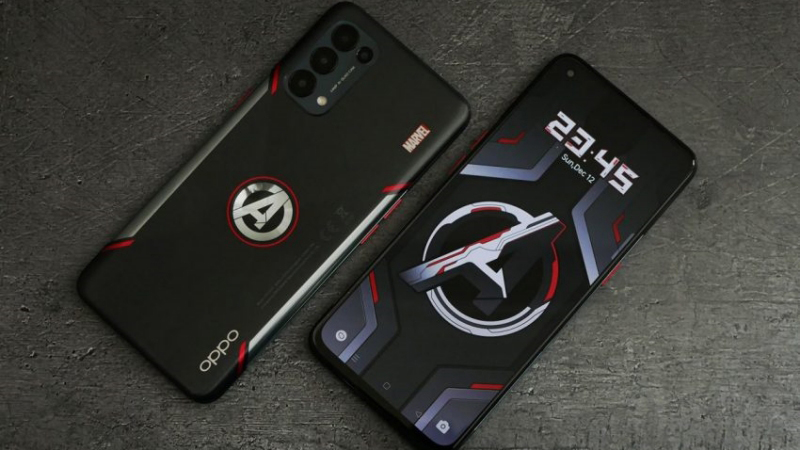 OPPO Reno5 Marvel như chiếc điện thoại chơi game với chủ đạo là màu đen