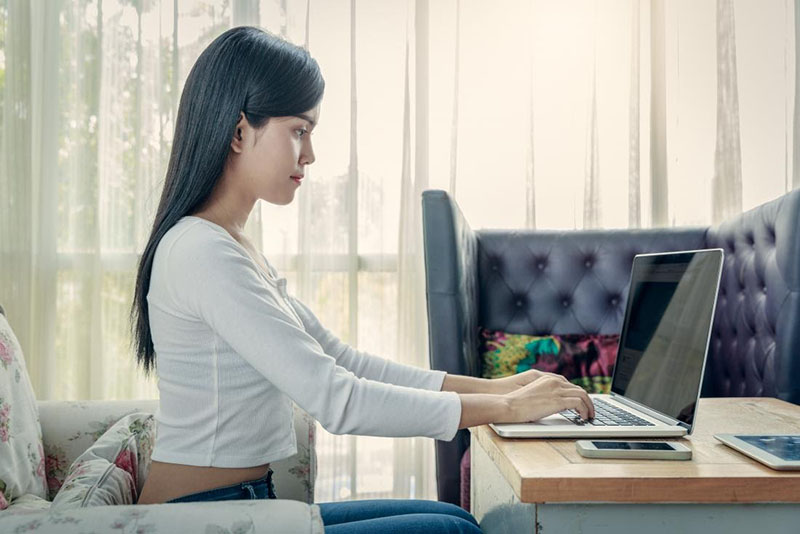 Ngồi đúng tư thế khi đánh máy